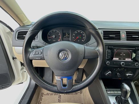 Used 2011 Volkswagen Jetta SEL image 10