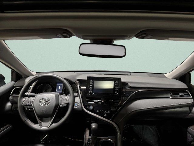 Used 2022 Toyota Camry SE w/ Cold Weather Package FWD image 9