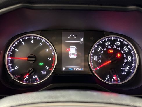 Used 2021 Toyota RAV4 XLE Premium image 17