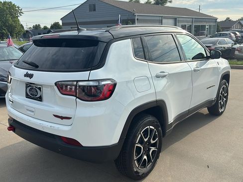 Used 2025 Jeep Compass Trailhawk AWD/4WD image 6