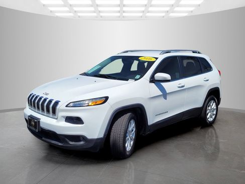 Used 2016 Jeep Cherokee Latitude w/ Safety/Convenience Group FWD image 8