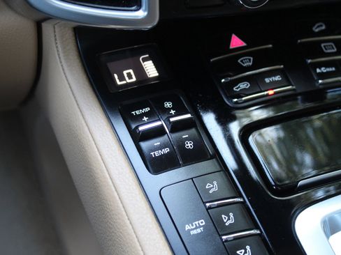 Used 2014 Porsche Cayenne AWD/4WD image 30
