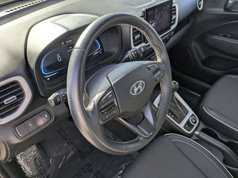 Certified 2025 Hyundai Venue Limited FWD image 15