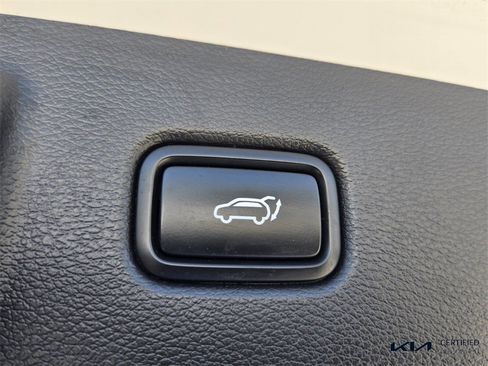 Certified 2022 Kia Telluride EX w/ EX Premium Package image 16