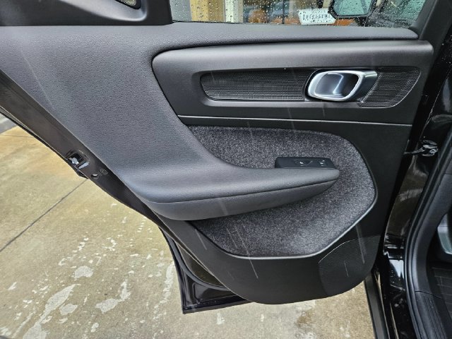 Used 2024 Volvo XC40 B5 Plus w/ Climate Package AWD/4WD image 16