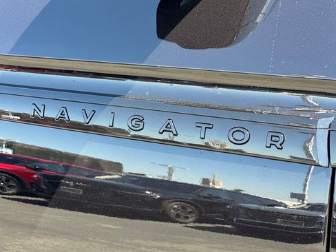 New 2026 Lincoln Navigator Reserve w/ Jet Appearance Package AWD/4WD image 27