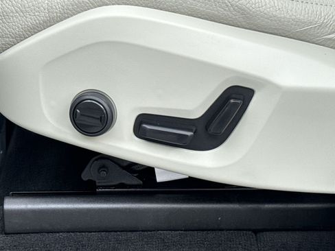 Certified 2024 Volvo XC90 T8 Plus AWD/4WD image 14
