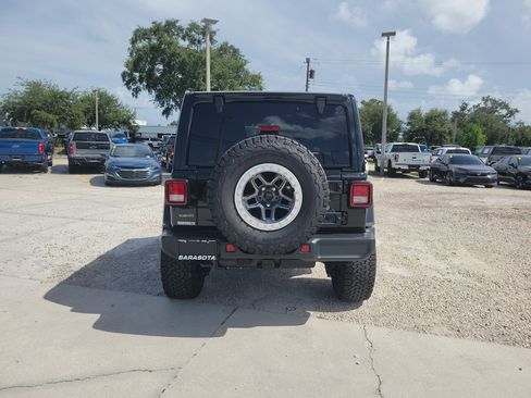 Used 2022 Jeep Wrangler Unlimited Sahara AWD/4WD image 5
