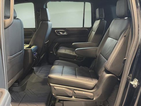 Used 2024 Chevrolet Suburban Z71 w/ Luxury Package image 15