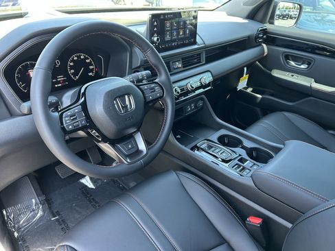 New 2025 Honda Pilot TrailSport image 13
