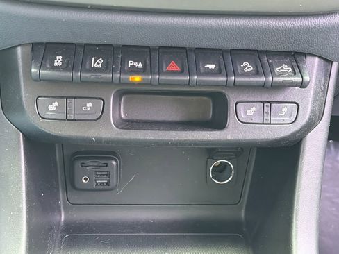 Used 2021 Chevrolet Colorado Z71 w/ Safety Package AWD/4WD image 7