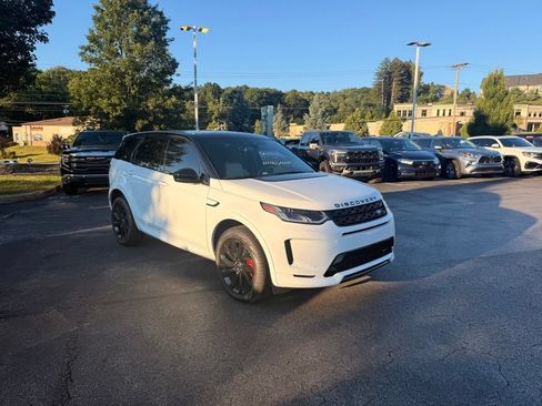 Certified 2023 Land Rover Discovery Sport SE R-Dynamic AWD/4WD image 9