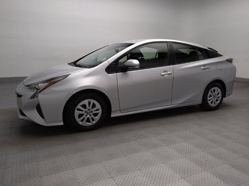 Used 2017 Toyota Prius Two w/ Carpet Mat Package image 2