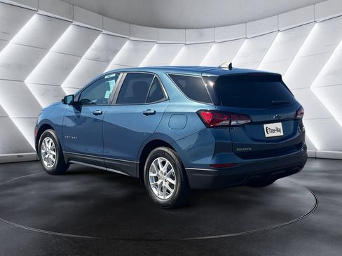 Certified 2024 Chevrolet Equinox LS w/ LS Convenience Package FWD image 3