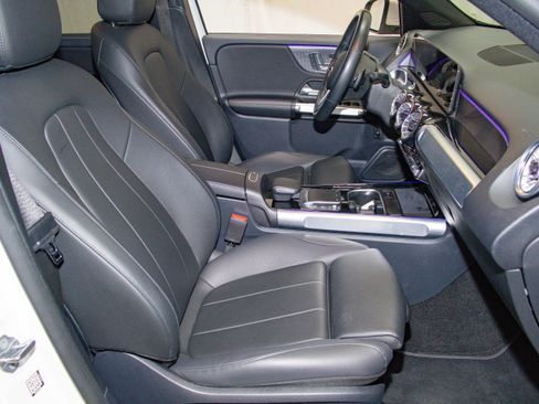 Used 2022 Mercedes-Benz GLB 250 GLB 250 image 10