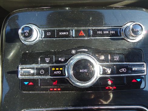 Used 2022 Lincoln Nautilus AWD w/ Premium Package image 19