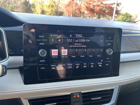 Certified 2025 Volkswagen Taos SE w/ Panoramic Sunroof Package image 22