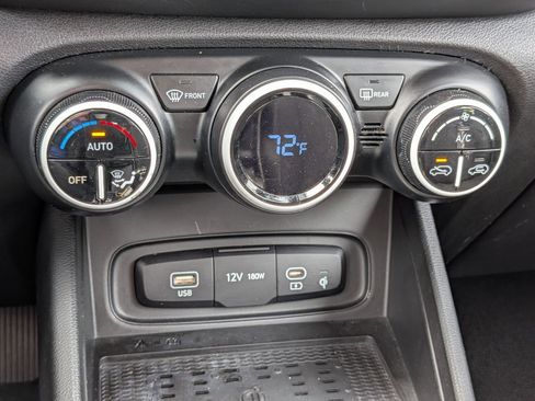 Used 2023 Hyundai Venue Limited w/ Cargo Package FWD image 25