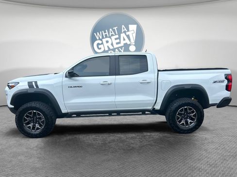 Used 2024 Chevrolet Colorado ZR2 w/ Technology Package AWD/4WD image 7