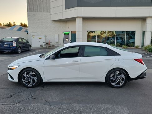 Certified 2025 Hyundai Elantra Sport image 24