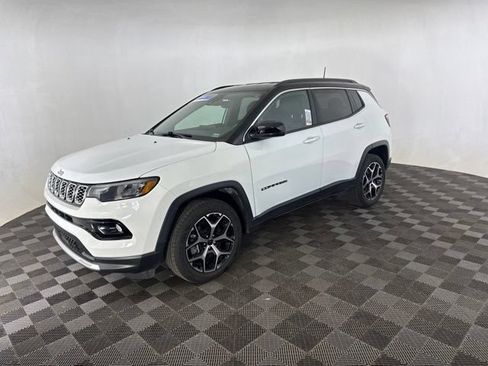 Used 2025 Jeep Compass Limited AWD/4WD image 5