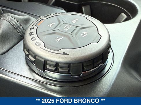 Used 2025 Ford Bronco Badlands AWD/4WD image 57