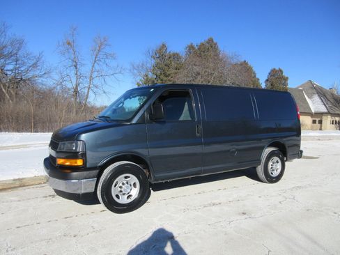 Used 2019 Chevrolet Express 2500 2500 Cargo w/ Driver Convenience Package image 4