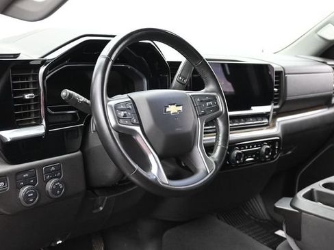 Used 2025 Chevrolet Silverado 1500 LT AWD/4WD image 17