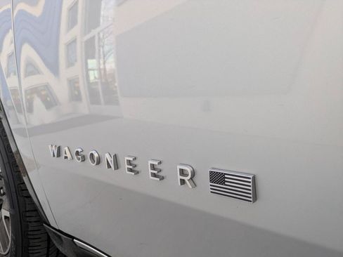 Used 2023 Jeep Wagoneer Series III w/ Preferred Equipment Group AWD/4WD image 8