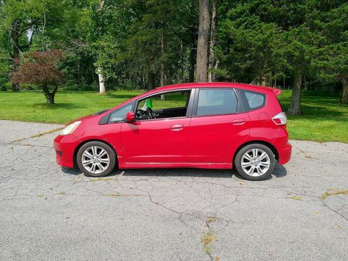 Used 2011 Honda Fit Sport image 2
