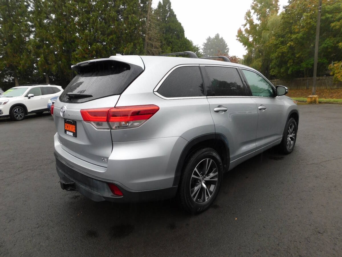 Used 2017 Toyota Highlander Plus w/ Carpet Mat Package FWD image 2