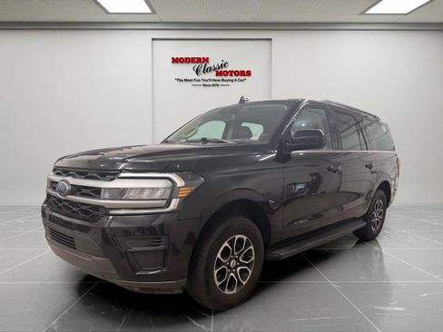 Used 2024 Ford Expedition Max XLT AWD/4WD image 3