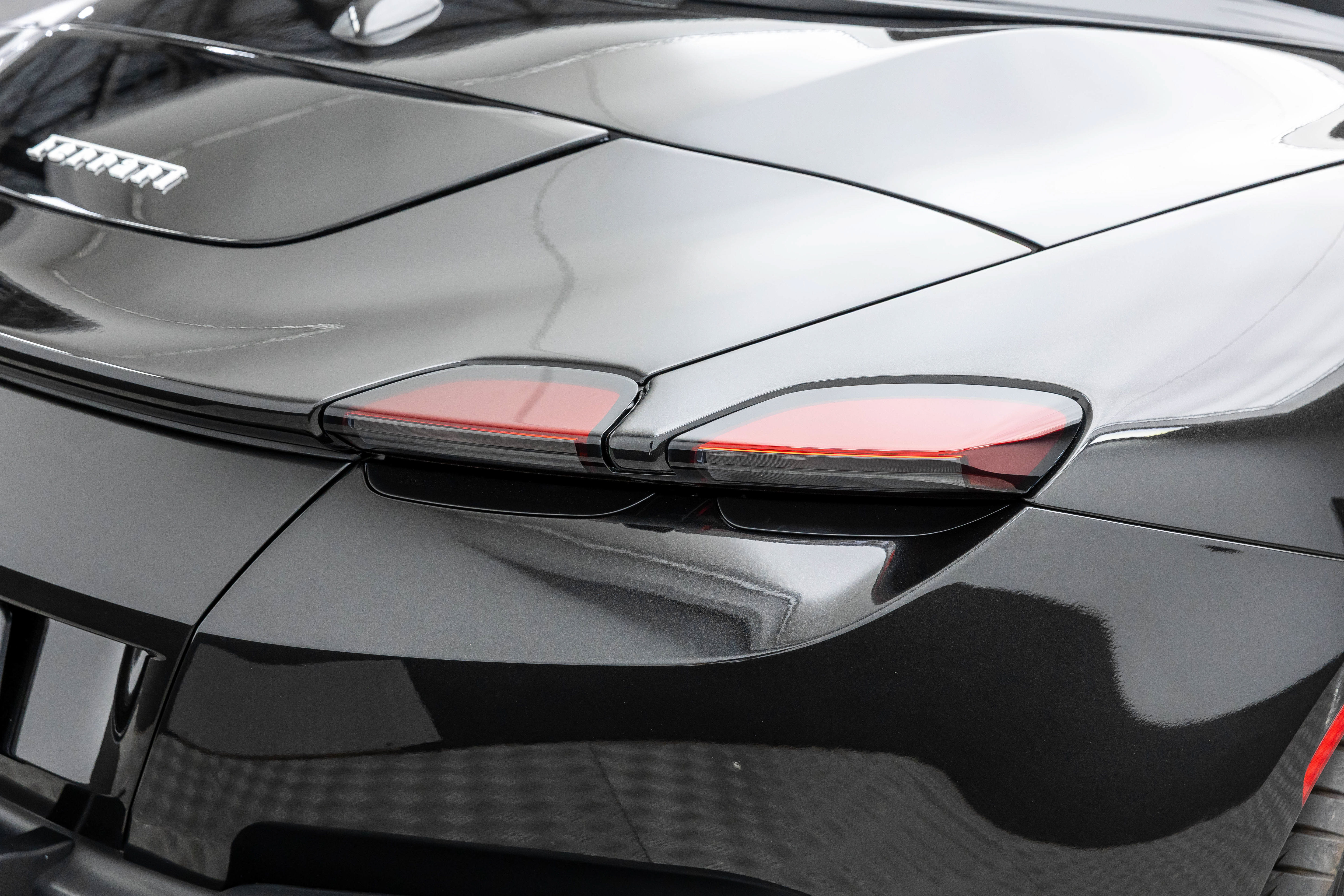 Certified 2025 Ferrari Roma Spider RWD image 36