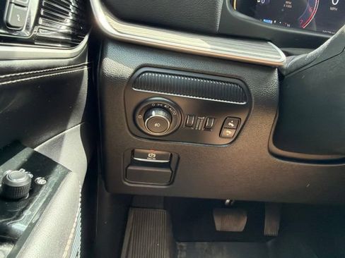 Used 2023 Jeep Wagoneer Series III w/ Preferred Equipment Group AWD/4WD image 13