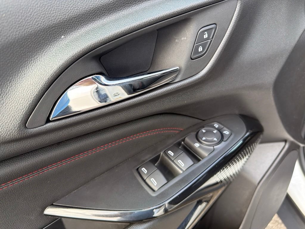 Used 2024 Chevrolet Trax RS w/ Sunroof Package FWD image 18