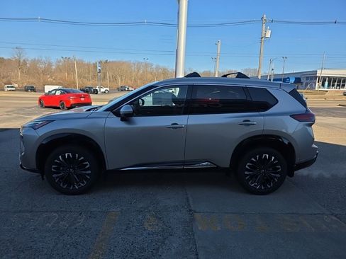 New 2026 Nissan Rogue Platinum image 9