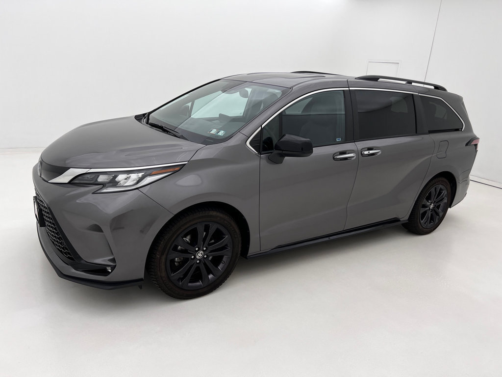 Used 2022 Toyota Sienna XSE w/ XSE Plus Package FWD image 5