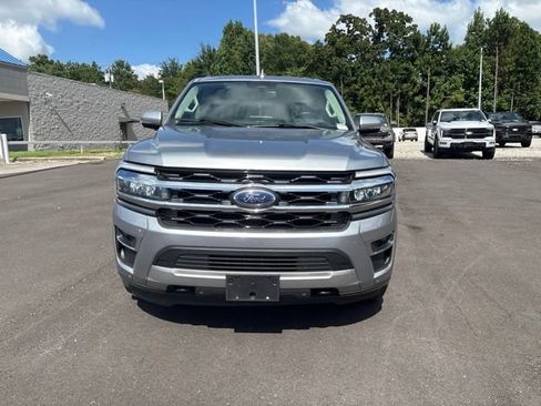 Used 2022 Ford Expedition Limited AWD/4WD image 2