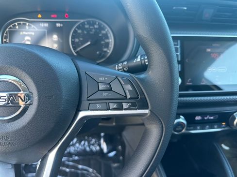 Used 2018 Nissan Kicks SV image 20