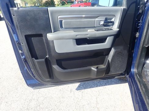 Used 2017 RAM 1500 ST RWD image 7