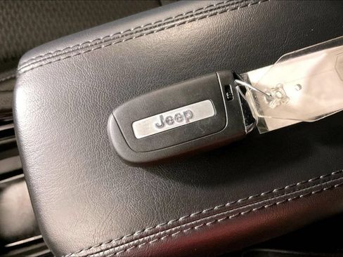 Used 2025 Jeep Compass Latitude w/ Altitude Special Edition AWD/4WD image 14