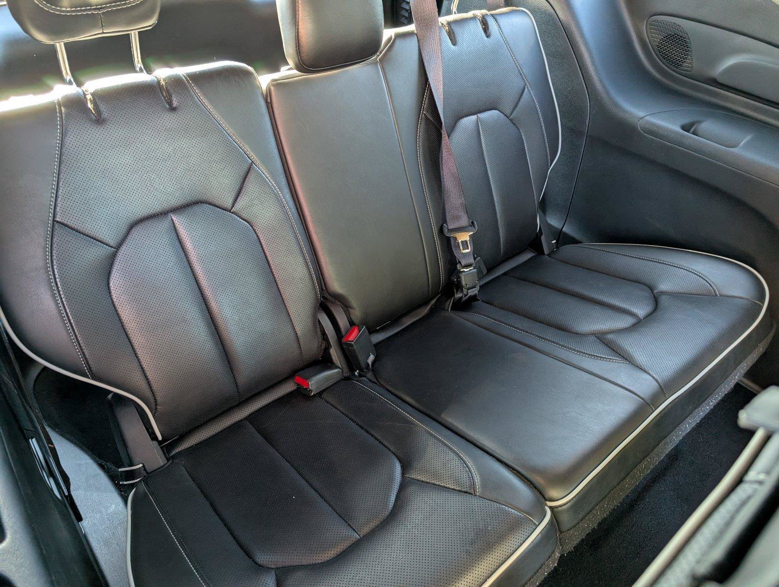 Used 2025 Chrysler Pacifica Limited FWD image 38
