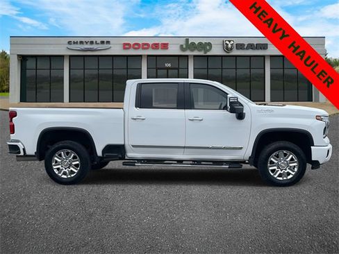 Used 2024 Chevrolet Silverado 3500 High Country w/ High Country Premium Package image 31