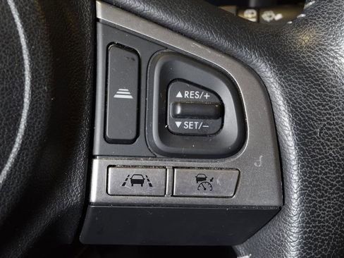 Used 2018 Subaru Forester 2.5i Touring AWD/4WD image 18
