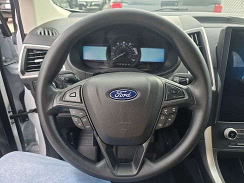 Used 2024 Ford Edge SE w/ Black Appearance Package image 15