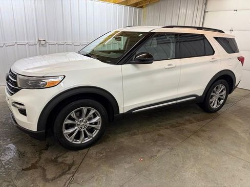 Used 2023 Ford Explorer XLT w/ Equipment Group 202A image 4