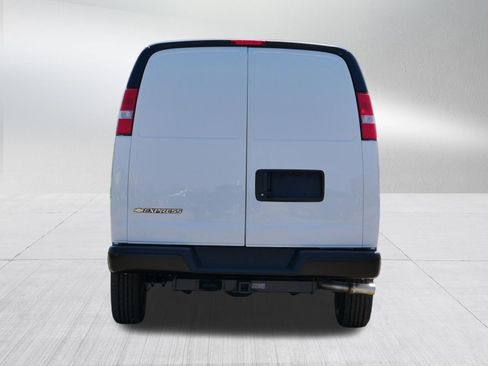 New 2026 Chevrolet Express 3500 Extended RWD image 4