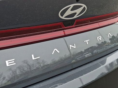 New 2026 Hyundai Elantra Limited FWD image 15