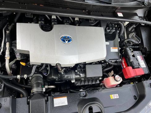 Used 2021 Toyota Prius L Eco FWD image 3