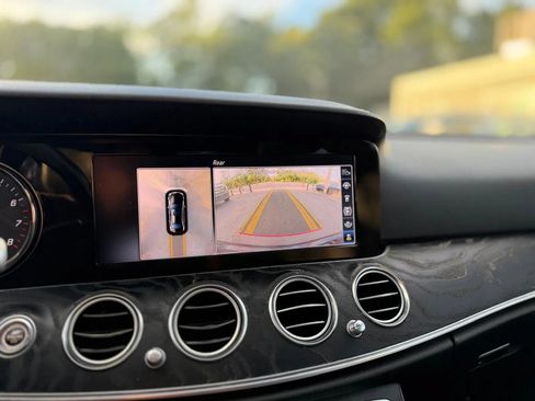 Used 2019 Mercedes-Benz E 300 4MATIC image 18